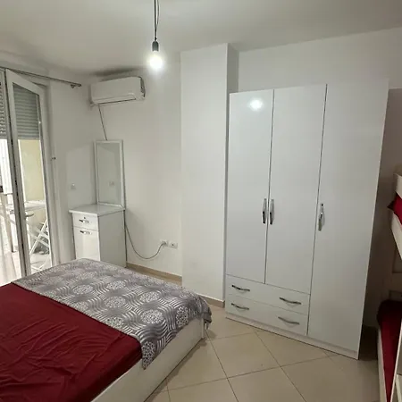 Holiday's Apartment *